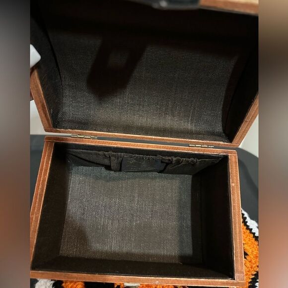 "TREASURE CHEST" VINTAGE 1950'S WOODEN & VINYL BOX BAG - Picture 9 of 9